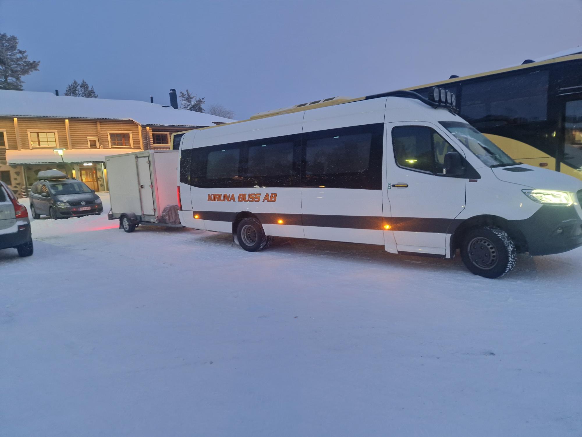 Kiruna Buss transferfordon i vintermiljö